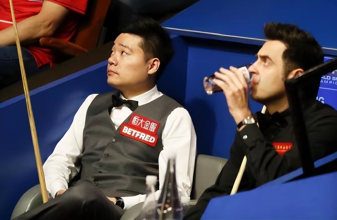 关于【经典对决】丁俊晖VS奥沙利文,谁是真正的“台球王者”?的信息 关于【经典对决】丁俊晖VS奥沙利文,谁是真正的“台球王者”?的信息