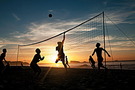 乐鱼官方登录入口-沙滩排球：阳光与沙滩上的较量