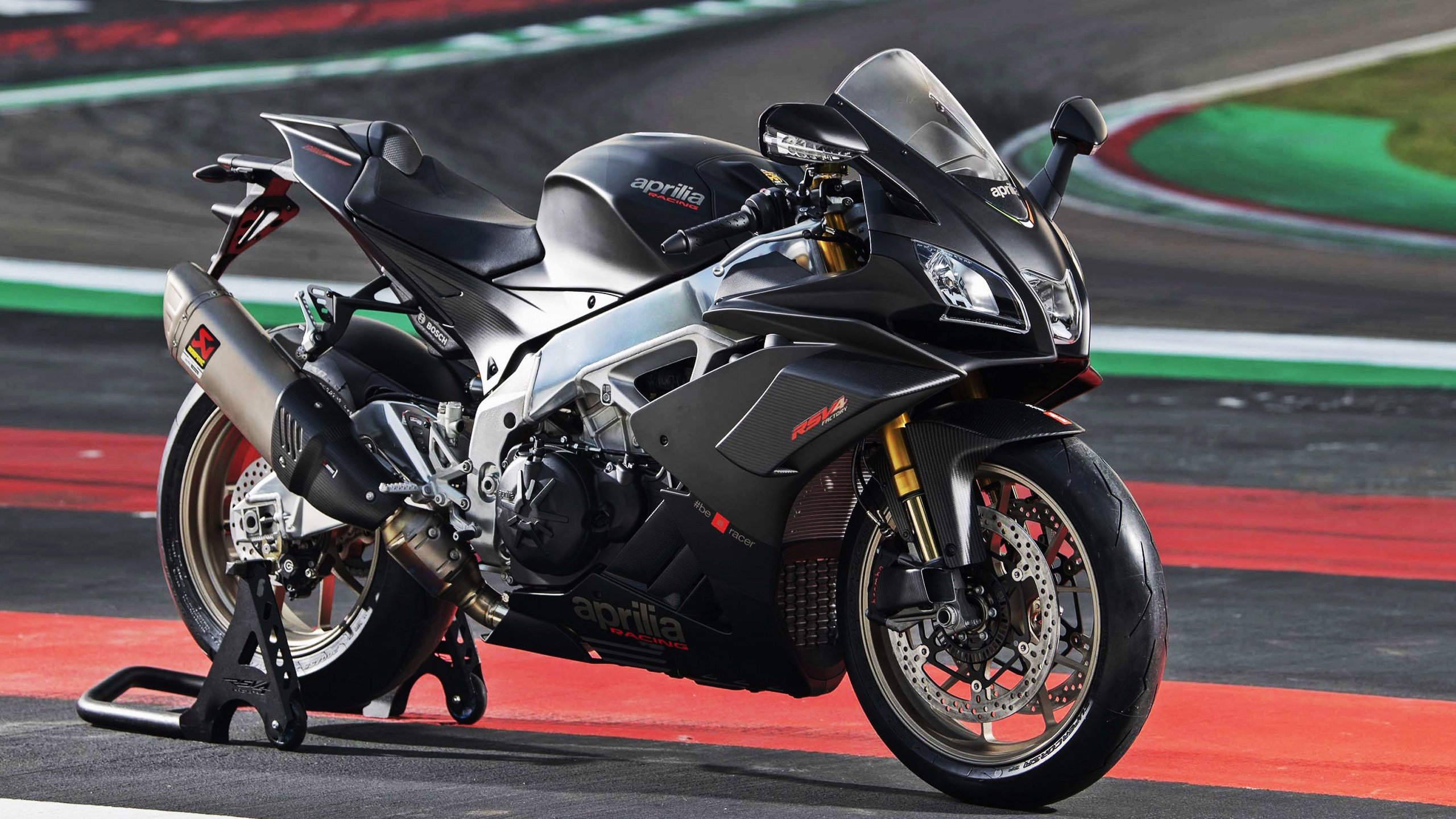 下载乐鱼体育APP-全国青少年篮球体育舞蹈节在武汉精彩展开，融合多元素表演，少年篮球舞蹈秀视频