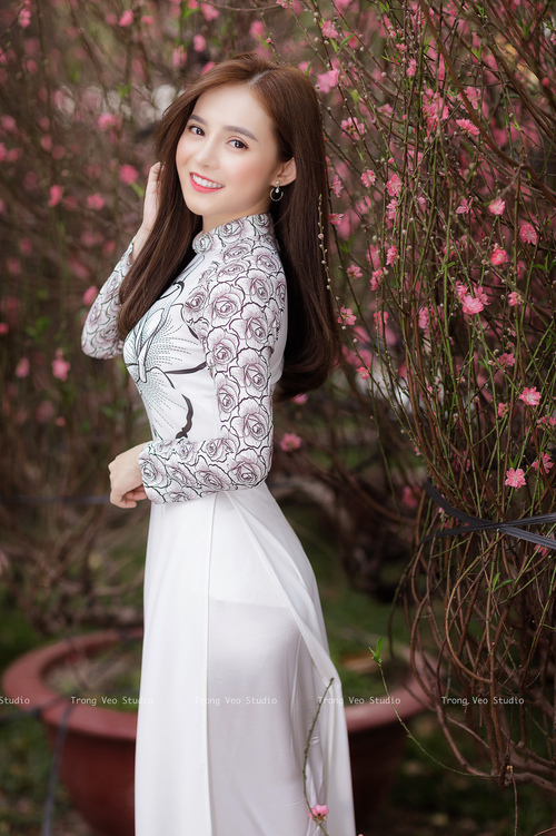 西甲硬碰硬,比分1-1,比赛中场控制力强,关键球员传球成功率超90%