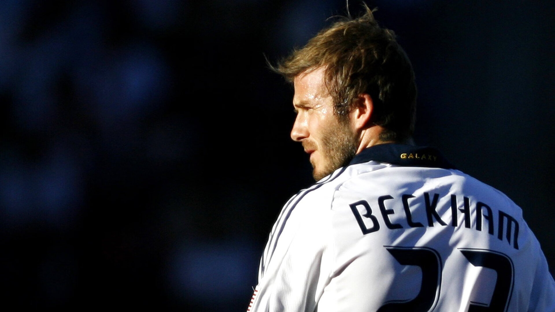 “全民足球运动推广持续升温，青少年踢球热潮涌动”，青少年足球运动蔚然成风