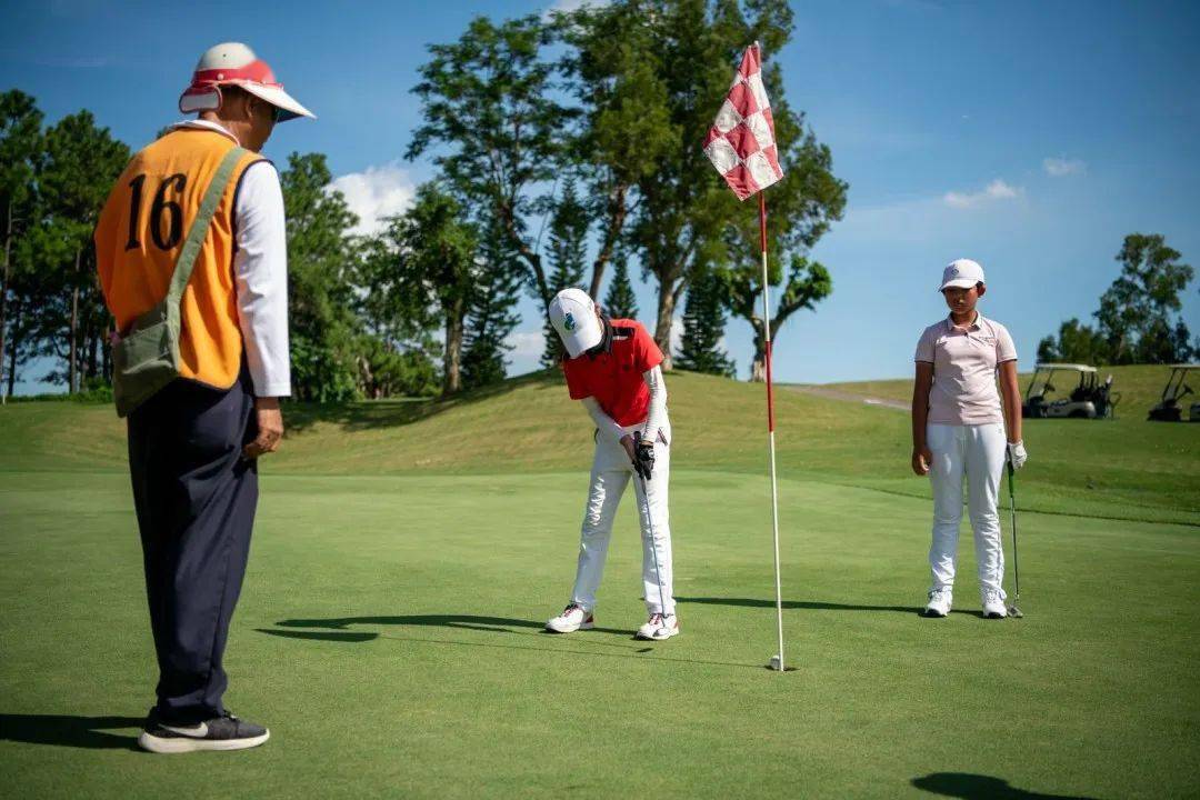 乐鱼体育:高尔夫比赛中的心理博弈，顶级选手心路